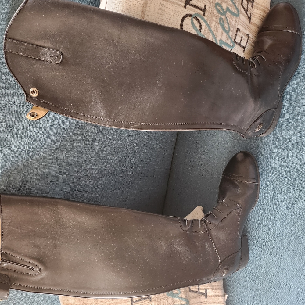 Women black Ariat boots size 9.5